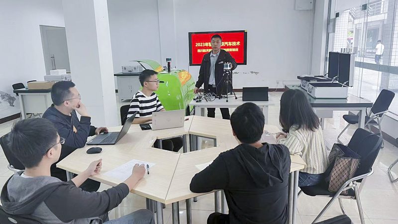 叉车培训学校选校攻略：揭秘五大关键考量因素